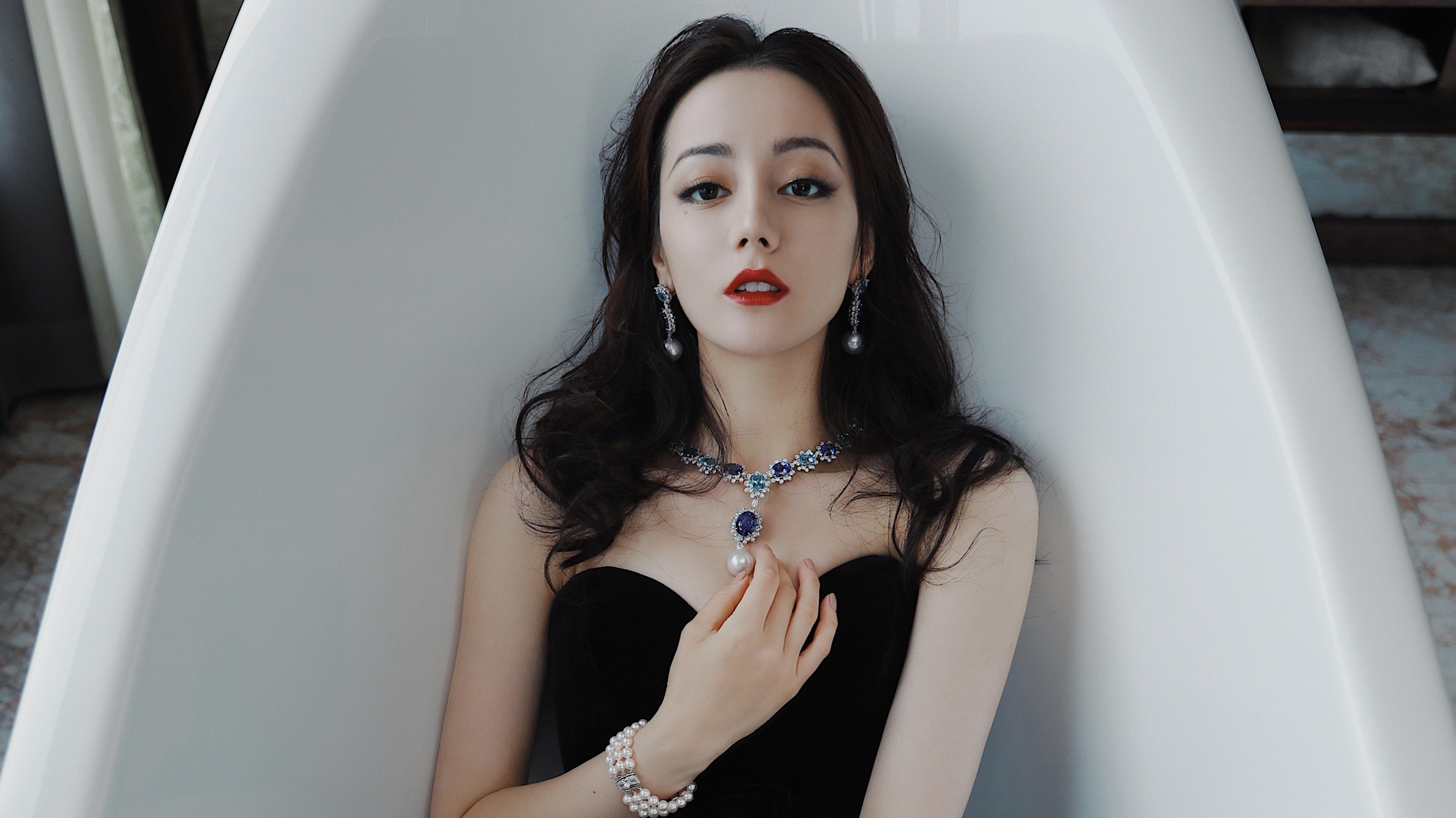 东契奇独揽43+15+8狂潮,三巨头发威难挡鹈鹕绝境突围