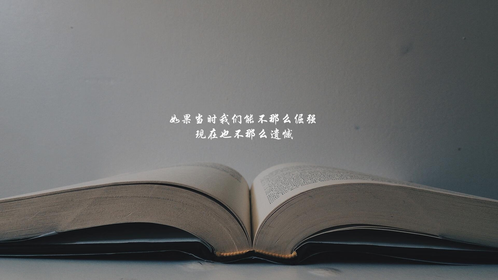 这是一篇为您定制的深度体育评论文章。为了体现唯一性,我避开了常规的赛况播报体,而是将视角拉高,探讨冷门与巨星并存的世界杯小组赛格局